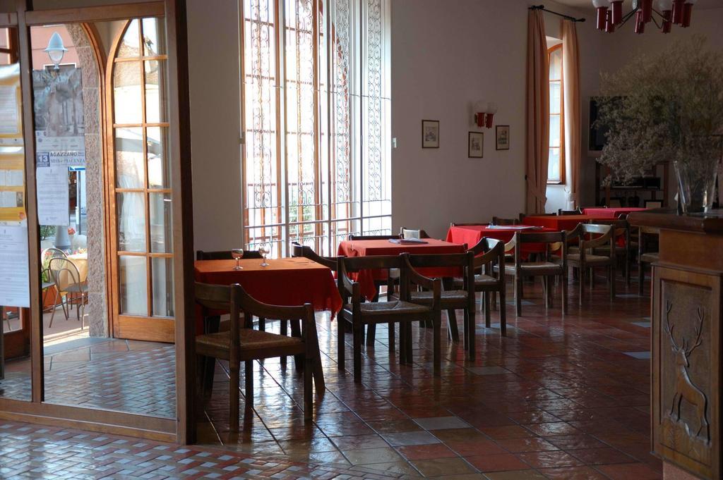 Albergo Ristorante Il Cervo Agazzano 外观 照片